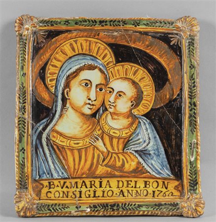 Placca in maiolica sbalzata raffigurante Maria 