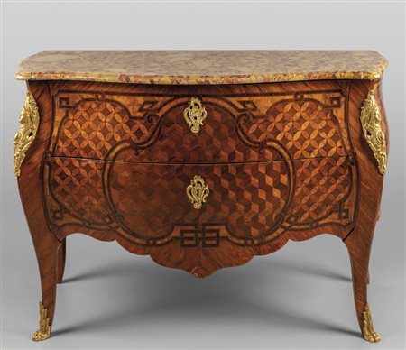 Comò Luigi XV a due cassetti movimentato sul 