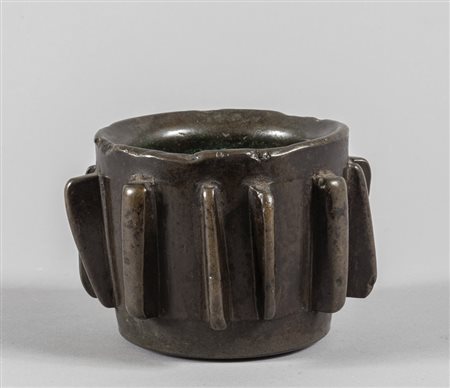 Mortaio in bronzo con presa laterale, 