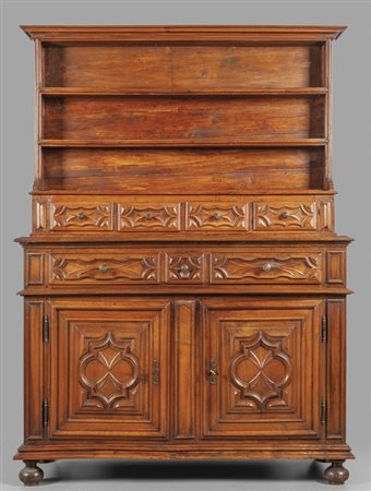 Piattaia Luigi XIV in noce scolpito, Piemonte 