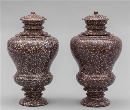 Coppia di vasi con coperchio in 