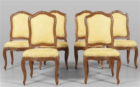Sei sedie Luigi XV in noce finemente intagliato 