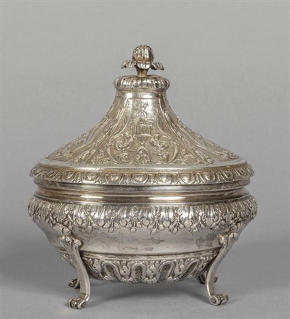 Raffinata zuccheriera in argento finemente 