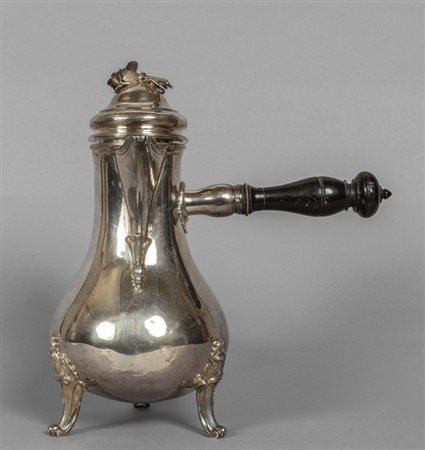 Caffettiera in argento, corpo ovoidale, piedini 