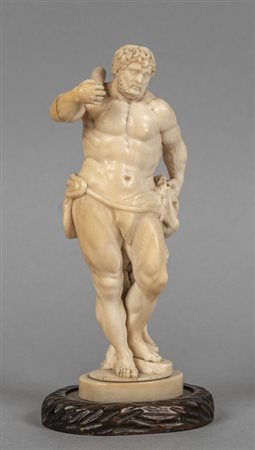 Ercole, scultura in avorio a tutto tondo 