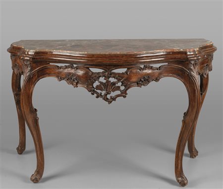 Console Luigi XV in noce finemente intagliato, 