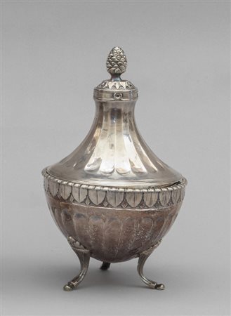 Zuccheriera Luigi XVI in argento finemente 