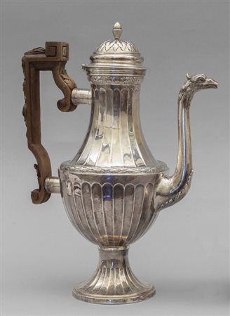 Caffettiera Luigi XVI in argento finemente 