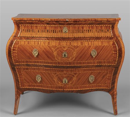 Eccezionale comò a due cassetti più uno 