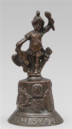 Campanello in bronzo brunito con presa a forma di 