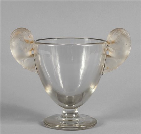 Coppa in vetro con manici a forma di caproni, 