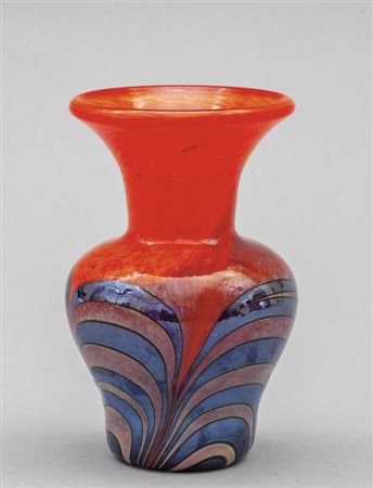 Vasetto in vetro rosso e nero<br>h.cm.11