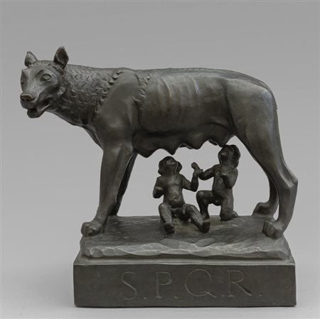La lupa capitolina, scultura in bronzo brunito 