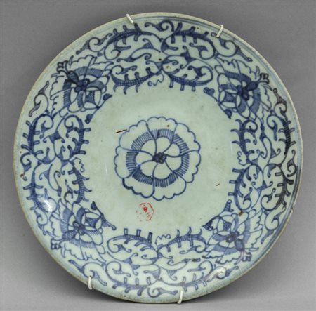 Piatto in porcellana bianca e blu, Cina 