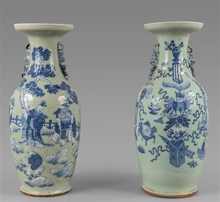 Coppia di vasi in porcellana decorati in blu su 