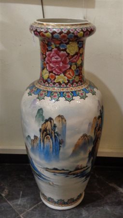Grande vaso in porcellana decorato a paesaggi con 