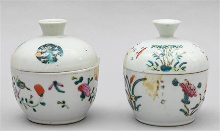 Coppia di ciotole con coperchio in porcellana 