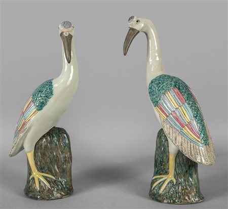 Coppia di aironi in porcellana policroma, Cina 