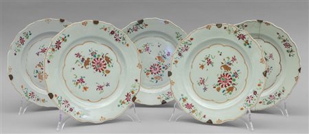 Cinque piatti Famiglia Rosa, sec.XVIII<br>diam. 