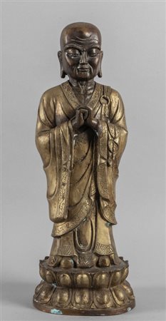 Saggio con mani giunte, scultura in bronzo 