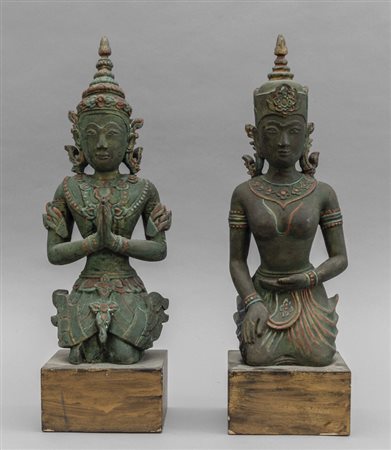 Coppia di divinità in legno 