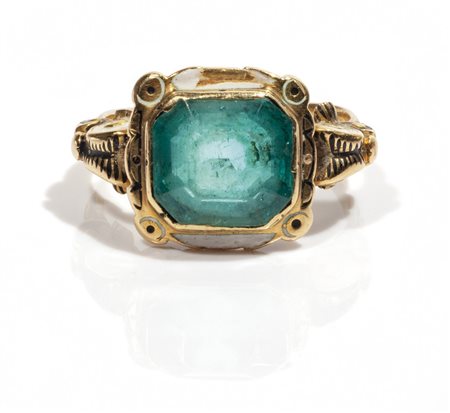 Anello in oro giallo epoca '800 con smalti ed uno 