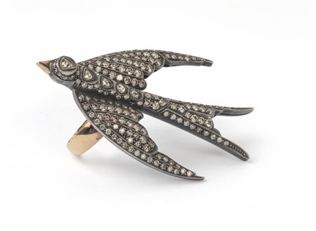 Particolare anello in oro giallo ed argento a 