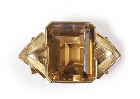 Pendente in oro giallo con incastonato importante 