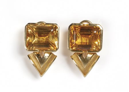 Orecchini in oro giallo con montati due quarzi 