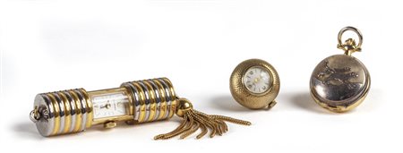 Lotto composto da tre orologi in metallo dorato 