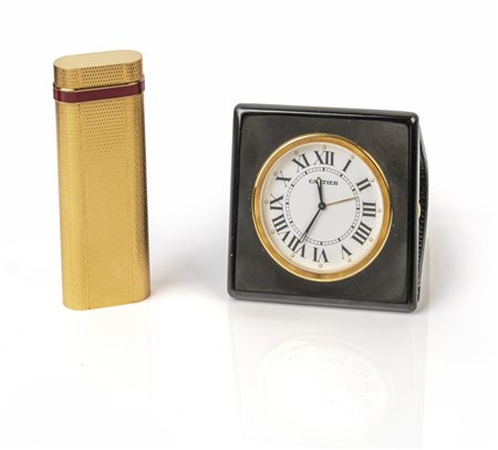 Lotto composto da un accendino firmato Cartier in 
