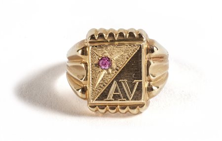 Anello in oro giallo da uomo a forma di scudo con 