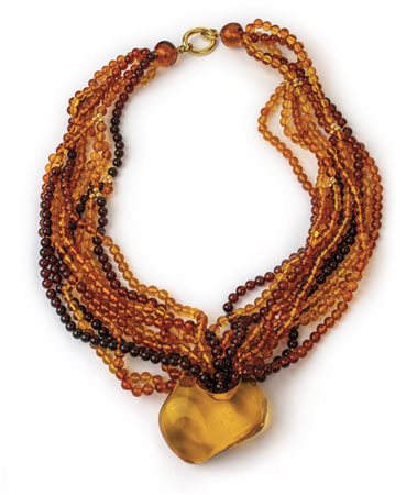 Collana composta da dieci fili di ambra di 