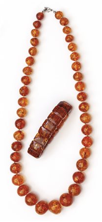 Lotto composto da un filo di ambra formato da 