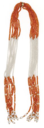 Particolare collana da indossare a forma di 