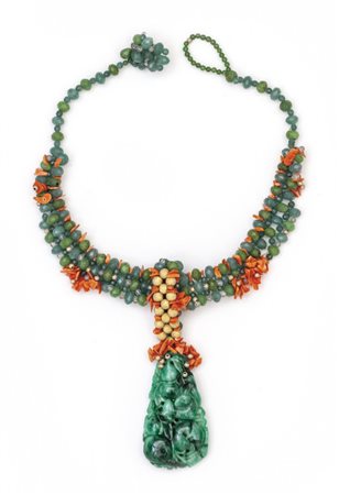 Particolare collana composta da giade taglio 