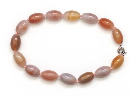 Collana composta da quindici moduli in corniola 