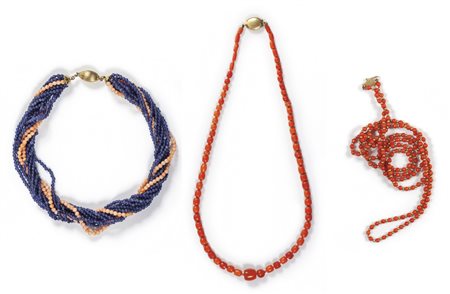 Lotto composto da tre collane di cui due in 
