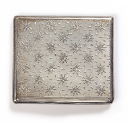 Porta cipria in argento con particolare incisione 