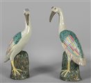 Coppia di aironi in porcellana policroma, Cina 