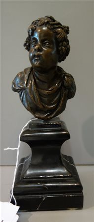 Putto con scudo, scultura in bronzo a patina 