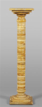 Colonna Decò in alabastro <br>h.cm. 98