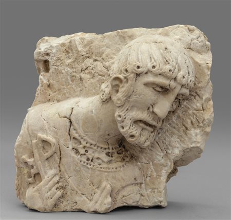 San Pietro, vecchia scultura in marmo rosa di 