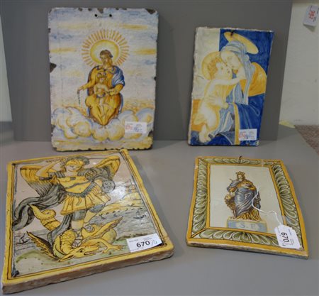 Una placca in maiolica raffigurante San Giorgio 