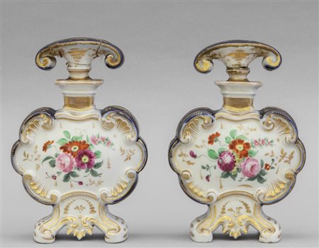 Coppia di bottigliette portaprofumo in porcellana 