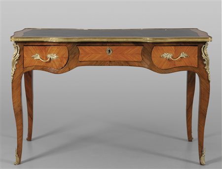 Scrivania in stile Luigi XV a tre cassetti 