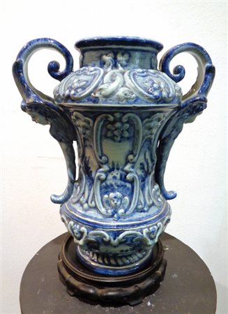 Vaso con manici in ceramica bianca e 