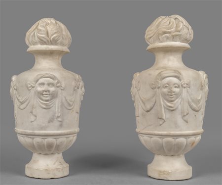 Coppia di vasi Luigi XIV in marmo statuario 