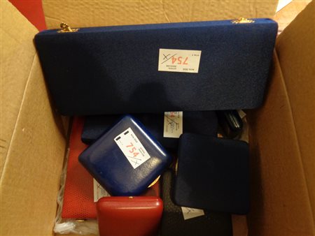 Varie medaglie commemorative nelle loro custodie