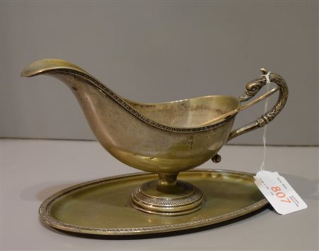 Salsiera in argento con mestolo, presa con 